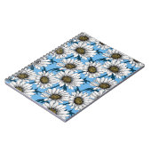 Daisies, wilde bloemen op blauw notitieboek (Linkerzijde)