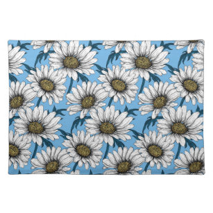 Daisies, wilde bloemen op blauw placemat