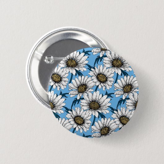 Daisies, wilde bloemen op blauw ronde button 5,7 cm (Voorkant /achterkant)