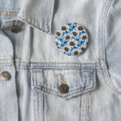 Daisies, wilde bloemen op blauw ronde button 5,7 cm (In situ)