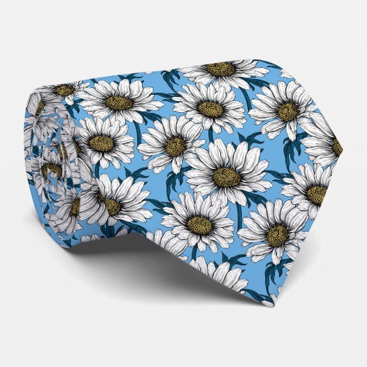 Daisies, wilde bloemen op blauw stropdas (Opgerold)