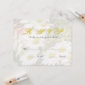 Daisy Background Yellow Script Wedding RSVP Kaart (Voorkant / Achterkant in situ)
