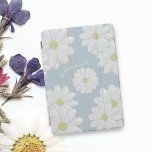 Daisy Blue Sky Springtime Daisies iPad Air Cover iPad Mini Cover<br><div class="desc">Als je een fan bent van de lente en madeliefjes - dan is dit de iPad-hoesje waar je naar op zoek bent. Een delicaat bleke hemelsblauw met felle witte daisy-bloemetjes. Voeg jouw naam toe, pop het in uw mandje - wacht op levering en voila lente en madeliefjes alleen voor u...</div>