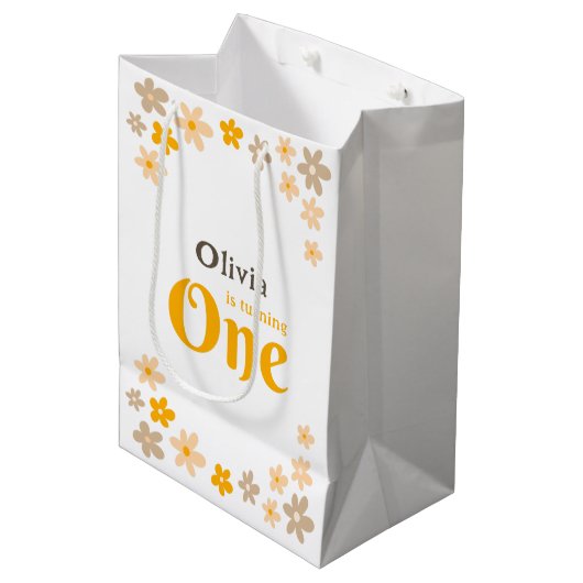 Daisy Boho Floral 1e verjaardag Medium Cadeauzakje (Voorkant Gekanteld)