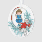 Daisy Brunette Blue Pine Wreath Ornament (voorkant)