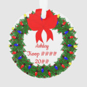 Daisy Brunette Pine Wreatwith Bow Ornament (achterkant)