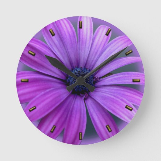 Daisy Clock Paarse Daisies Blue Flower Wall Clock Ronde Klok (Voorkant)