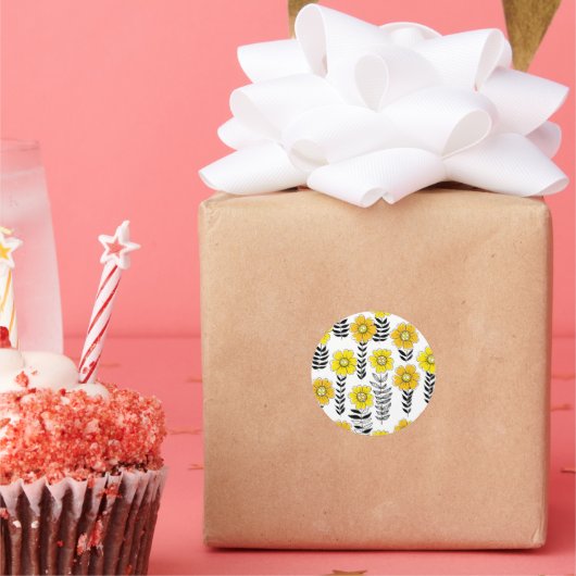 Daisy doodles in geel en zwart ronde sticker (Feest)