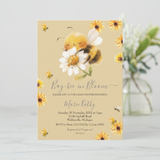 Daisy en Bee Baby in Bloom Invitation Kaart (Staand voorkant)