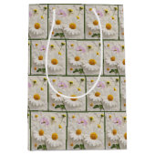 Daisy en Cosmos Bloemen op noodlijdend papier Medium Cadeauzakje (Voorkant)