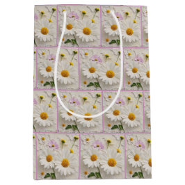 Daisy en Cosmos Bloemen op noodlijdend papier Medium Cadeauzakje