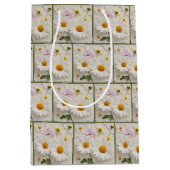 Daisy en Cosmos Bloemen op noodlijdend papier Medium Cadeauzakje (Voorkant)