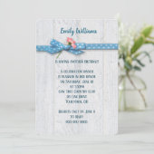 daisy en polka dot lint op houtverjaardag uitnodig kaart (Staand voorkant)