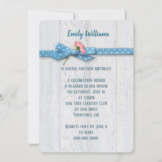 daisy en polka dot lint op houtverjaardag uitnodig kaart (Voorkant)