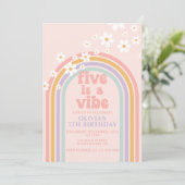 Daisy Five is een Vibe Pastel regenboog 5e verjaar Kaart (Staand voorkant)