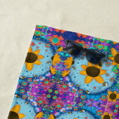 Daisy Floral Blue Custom Name Patroon Trendy Strandlaken (In situ)