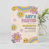 Daisy Flower Groovy Retro Verjaardag Uitnodiging K (Staand voorkant)