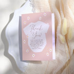 Daisy Flowers Boho Roze Bloemen Baby shower Bedankkaart<br><div class="desc">Een bedankje dat past bij ons Little Sibling Bodysuit Boho Baby shower collectie. Deze gevouwen kaart heeft een blush roze achtergrond en een patroon van witte bloemen. "Thank you" is geschreven in een elegante scripttypografie. Hieronder staat een bewerkbaar bedankje. In de kaart is er een tweede bedanktekst die kan worden...</div>