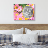 Daisy Flowers en Bumble Bee Creëer Uw eigen foto Canvas Afdruk (Insitu (Slaapkamer))