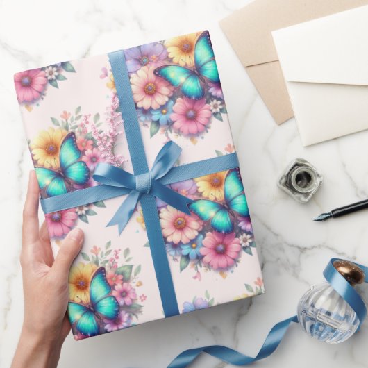 Daisy Flowers with a Beautiful Butterfly Pattern Cadeaupapier (Geschenken)