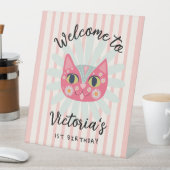 Daisy Kat Face Spint-fect Verjaardagsfeest Reclamebord Met Voetstuk (Insitu)