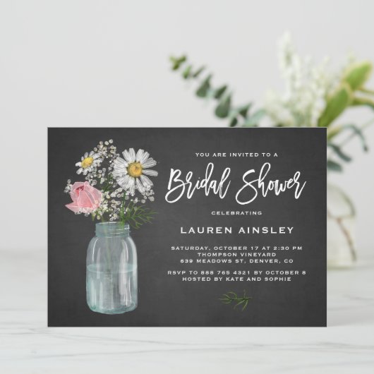 Daisy Mason Jar Rustic Chalkboard Vrijgezellenfees Kaart (Staand voorkant)