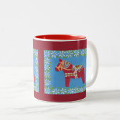 Daisy Mok w/dala horse (Voorkant rechts)