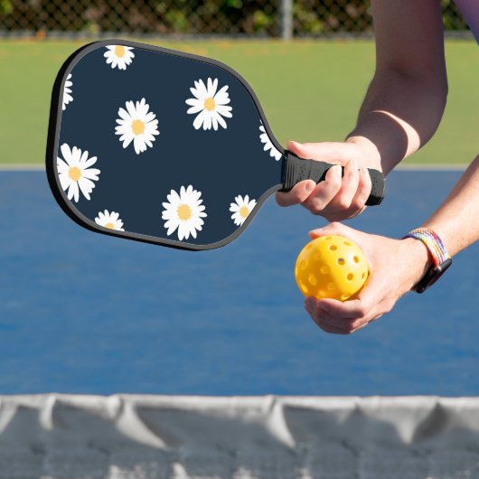 Daisy op blauw patroon pickleball paddle (Insitu)