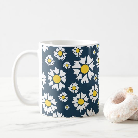 Daisy patroon, bloemenpatroon, witte madeliefjes koffiemok (Met donut)