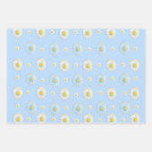 Daisy Pattern op lichtblauwe achtergrond Inpakpapier Vel (Voorkant 3)