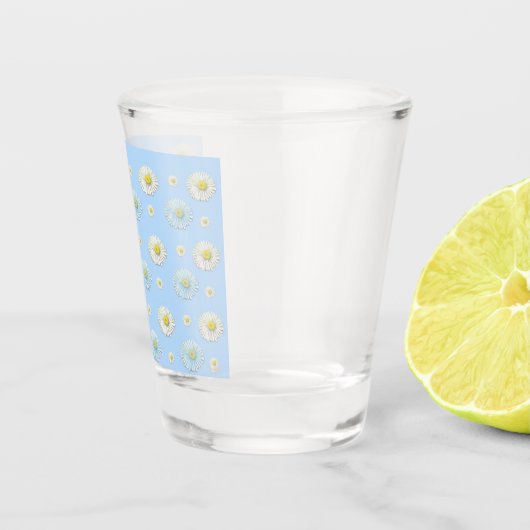 Daisy Pattern op lichtblauwe achtergrond Shot Glas (Rechts)