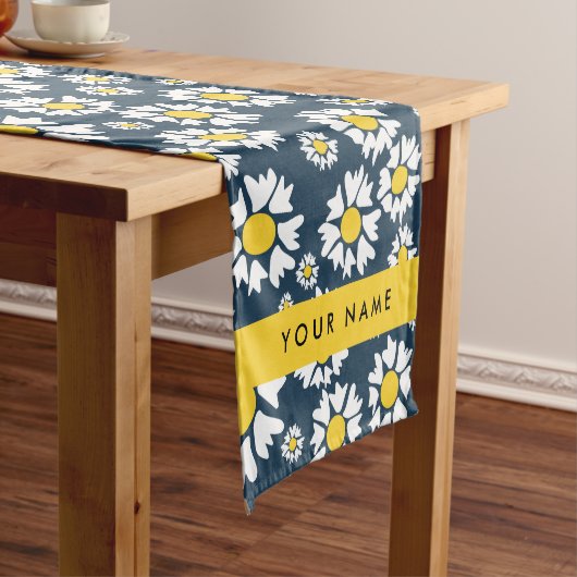 Daisy Pattern, Witte Daisies, Jouw naam Korte Tafelloper (Voorbeeld)