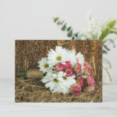 Daisy & Pink Bouquet & Hay - Country Barn Wedding Kaart (Staand voorkant)