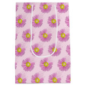 Daisy Pink Breast Cancer Survivor Ribbons Medium Cadeauzakje (Achterkant)