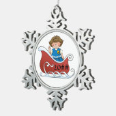 Daisy Scout Sled Brunette Tin Sneeuwvlok Ornament (Rechts)