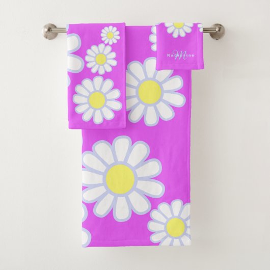 Daisy Simple Monogram Violet Bad Handdoek (Insitu)