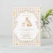 Daisy Spring Neutrale Gingham Konijn Baby Shower Kaart (Staand voorkant)