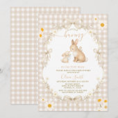 Daisy Spring Neutrale Gingham Konijn Baby Shower Kaart (Voorkant / Achterkant)