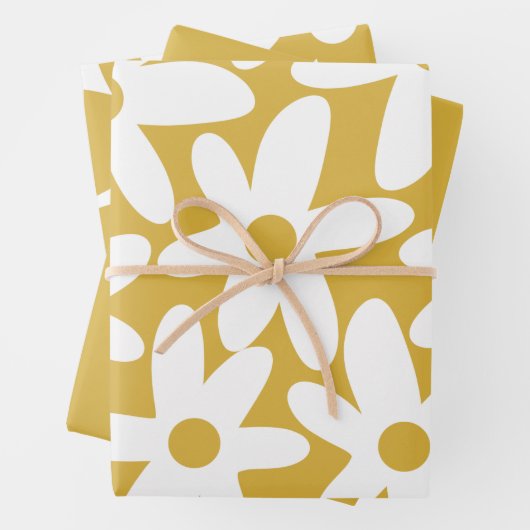 Daisy Time Cute Retro Modern Flowers in Mustard Inpakpapier Vel (In situ)