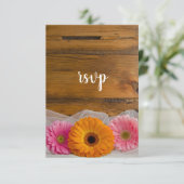 Daisy Trio Country Barn Wedding RSVP Kaart (Staand voorkant)