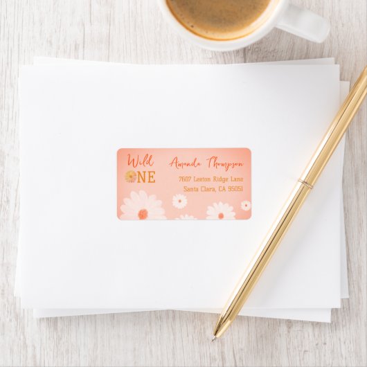 Daisy Wild One First 1e Birthday Girl Floral Etiket (Insitu)