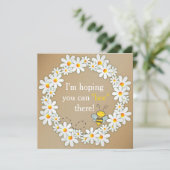 Daisy Wreath and Flying Bumble Bee Birthday Kaart (Staand voorkant)