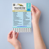 Dak- en gootdiensten scheuren telefoonnummers af flyer (Hand)