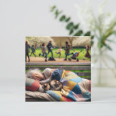 Dakloze dame napping op een parkbank (Staand voorkant)