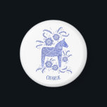 Dala Horse Blue Swedish Folk Art Douanenaam Magneet<br><div class="desc">Een blauw en wit schilderij van een Zweeds Dala Horse. Ideaal voor paard- en pony-liefhebbers. Verander de naam om aan te passen.</div>