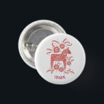 Dala Horse Swedish Folk Art Persoonlijk Ronde Button 3,2 Cm<br><div class="desc">Een rood en wit schilderij van een Zweeds Dala Horse. Moeilijk voor Kerstmis,  of voor paard- en pony-liefhebbers op elk moment van het jaar. Verander de naam om aan te passen. Originele kunst van Nic Squirrell.</div>