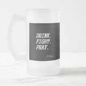 Dale Mabry drink vecht tegen mok van gebeden (Links)