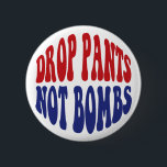 Daling Pants not Bombs - Grappig anti-oorlogslogan Ronde Button 5,7 Cm<br><div class="desc">Grappig,  gekke antioorlogsslogan met een druppelbom met daarop het "nee"-symbool.</div>