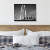 Dallas en Margaret Hunt Hill Bridge Canvas Afdruk (Insitu (Slaapkamer))