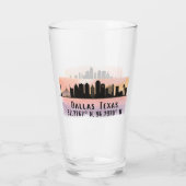 Dallas TX Skyline Latitude en Lengtegraad Glas (Achterkant)